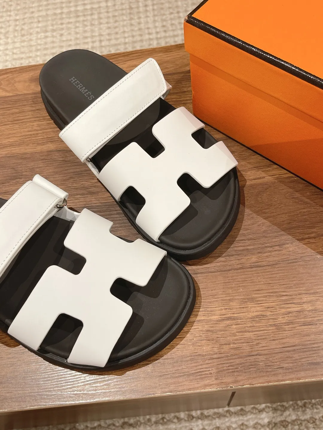 👟👟Ex-factory price 480👟👟 𝐇𝐞𝐫𝐦𝐞𝐬 Hermès second uncle slippers, you must call like crazy🙆 The classic + 2025 new color matching is also so beautiful. The contrasting splicing of different colors and materials can easily create a fashionable look Size: 35-45